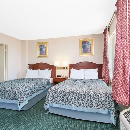 Days Inn & Suites By Wyndham Wichita East Esterno foto