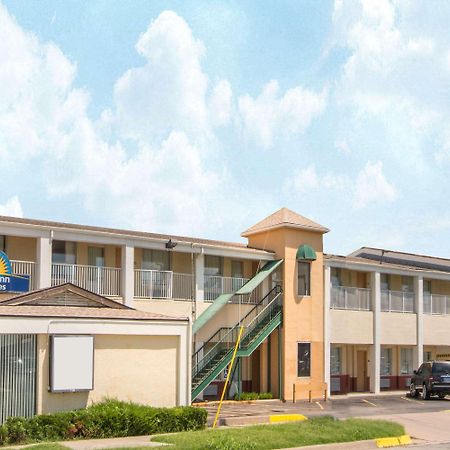 Days Inn & Suites By Wyndham Wichita East Esterno foto