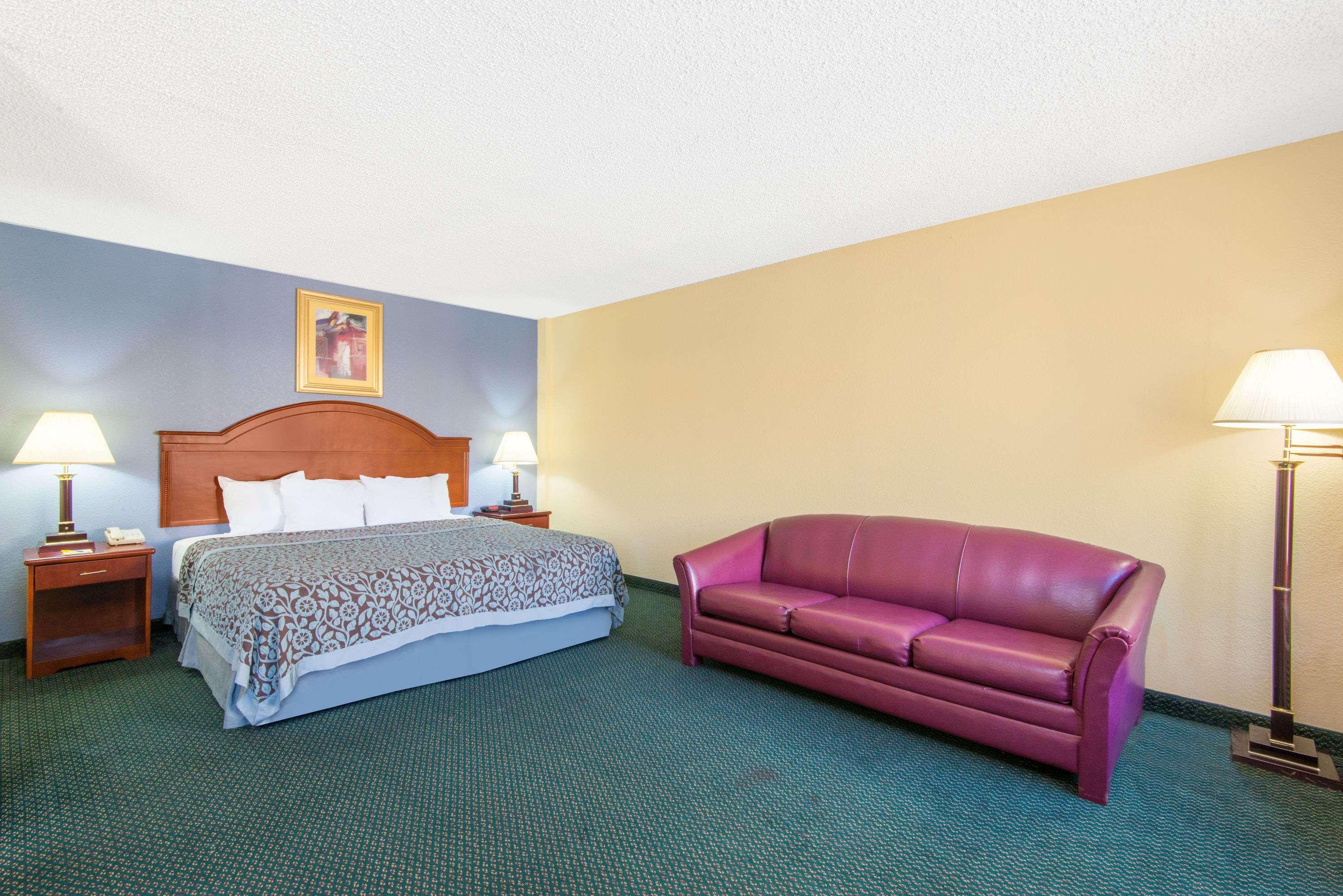 Days Inn & Suites By Wyndham Wichita East Esterno foto