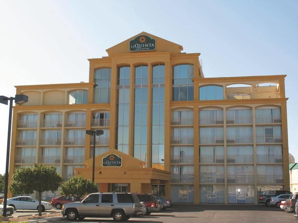 Days Inn & Suites By Wyndham Wichita East Esterno foto