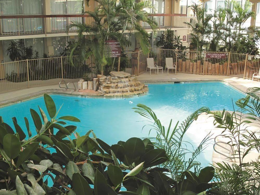 Days Inn & Suites By Wyndham Wichita East Esterno foto